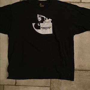 Carhartt short sleeve T-Shirt, original fi. This shirt runs a size big.